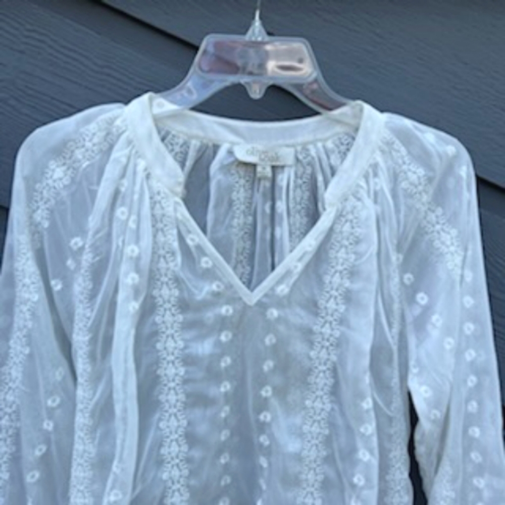 OLIVE & OAK SHEER LACE  BLOUSE WHITE SIZE MEDIUM